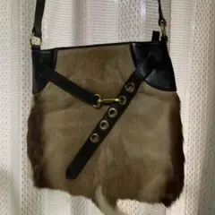 毛皮とレザーのショルダーバッグ