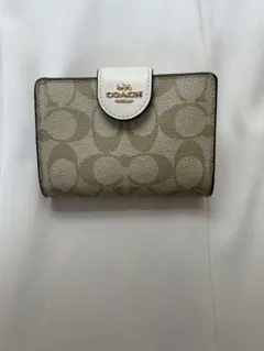 COACH 二つ折り財布 ホワイト パンチングロゴ - メルカリ