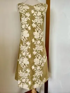 ［最終値下げ］［シビラ］前見頃花柄刺繍ワンピースMサイズ