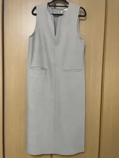 vネックワンピース