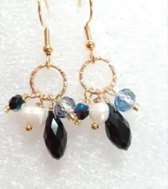 ブラックのカットガラスのしゃらしゃらエレガントピアス