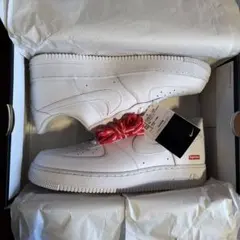 Supreme × Nike Air Force 1 Low "White"のサムネイル