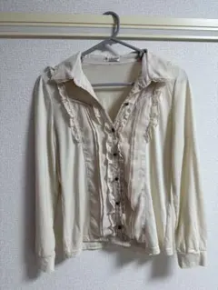 axes femme フリル付き長袖シャツ アイボリー