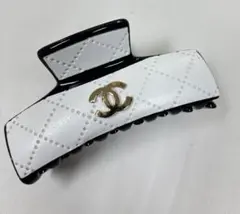CHANEL ホワイト ヘアクリップ