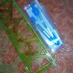 コンパスセットと定規