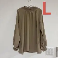 ベージュ フリル付きブラウス 長袖