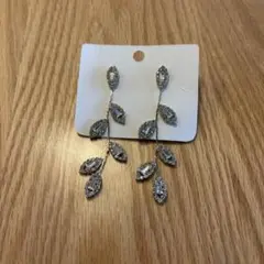 【ウエディングアクセサリー】リーフモチーフピアス