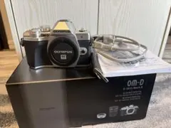 オリンパス　E-M10 Markⅲ　美品　おまけつき OM-D オリンパス ミラーレス OLYMPUS E-M10 MarkIII レンズキット