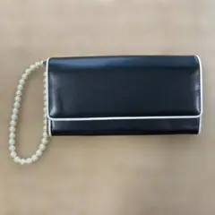 黒い合成皮革長財布