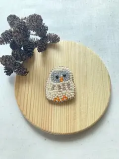 フクロウのこども　ビーズブローチ