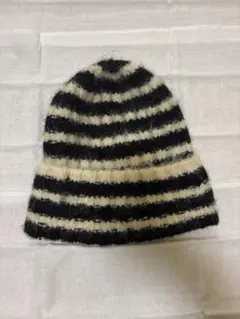 黒と白のストライプニット帽