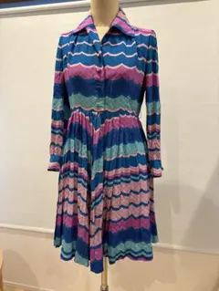 レトロな波模様のシャツドレス