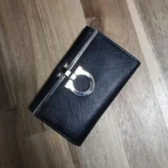 Salvatore Ferragamo 黒 レザー キーケース