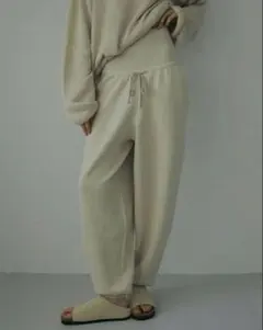 ETRE TOKYO リネンスムースニットパンツ　ベージュ　Mサイズのサムネイル