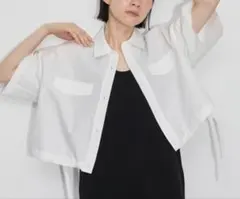 アダムエロペ【クロップドギャザリングシャツ 】ホワイトのサムネイル