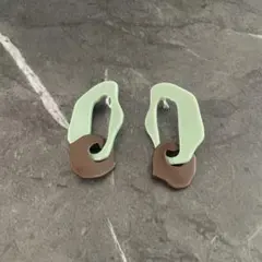 SAN アクリルイヤリングのサムネイル