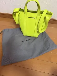 最安値!! BALENCIAGA ネオンイエロー ショルダーバッグのサムネイル