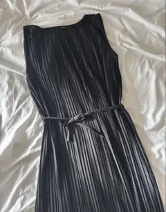 UNIQLO プリーツワンピース ノースリーブ ブラック 綺麗め