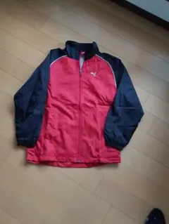 PUMAのウィンドブレーカー