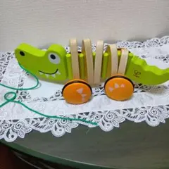 Hape ワニ プルトイ 木製 知育玩具のサムネイル