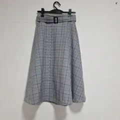 未使用に近い　ロペピクニック 　グレー系チェック フレアスカート ベルト付きのサムネイル
