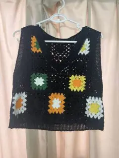 Cute cropped vest for autumn.