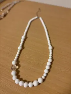 ホワイトビーズネックレス クリアビーズ付き