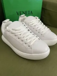 美品！Bottega Veneta ホワイトスニーカーのサムネイル