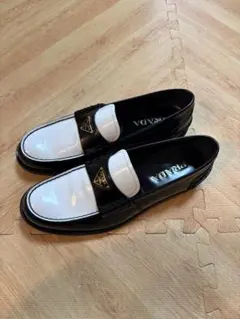 PRADA バイカラーブラッシュド ローファー　サイズ8