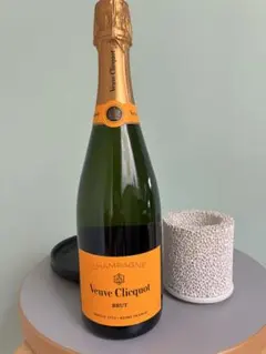 Veuve Clicquot BRUT シャンパン 750ml 新品未開封のサムネイル