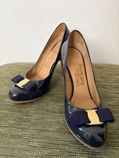 Salvatore Ferragamo エナメルパンプス ネイビー 6 1/2