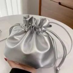 メタリック シルバー 巾着バッグ ショルダー 2way ショルダーバッグ
