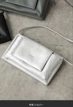 本革 スマホショルダーバッグ シルバー　ear PAPILLONNERのサムネイル