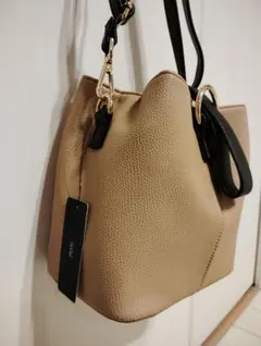 Item thumbnail for item b220e069-ffa6-4abc-836f-4fbce9fda85a