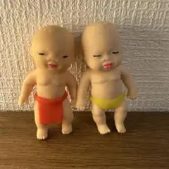 双子の人形セット 赤と黄の水着