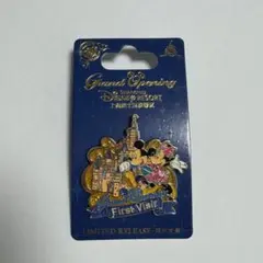 上海ディズニーランド 10周年キーホルダー ピンバッチ2種　ミニーマウス 新品】上海ディズニーランド グランドオープニング ピンバッジ ミニー