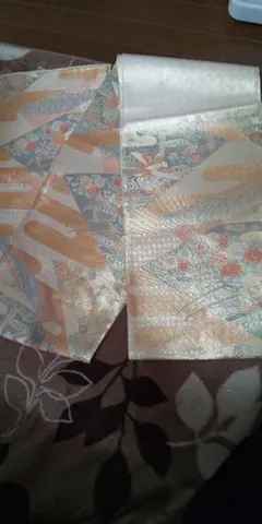 華やかな金色とオレンジの花柄半幅帯