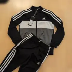 新品　サイズ130 アディダス　adidas ジャージセットアップ