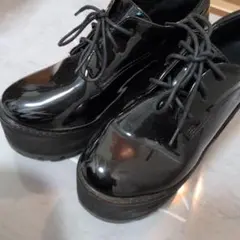 ブラック 厚底レースアップシューズ