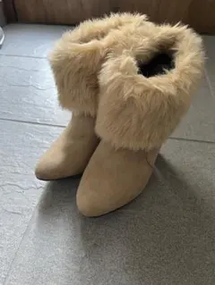 ファー付きベージュブーツ 高ヒール