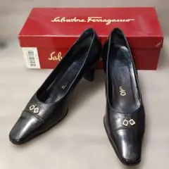 Salvatore Ferragamo ブラックパンプス ガンチーニ C 7のサムネイル