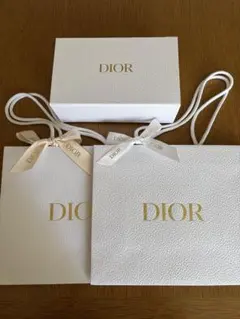 Dior ディオール　箱、ショッパー　紙袋　ピンクリボン、ホワイトリボン付き