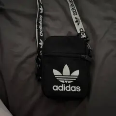 adidas ショルダーバッグ トレフォイルロゴ