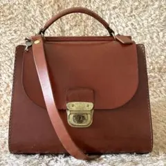 HERZ ヘルツ 棒屋根 クラシックショルダー ハンドバッグ レザー ブラウン