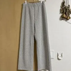 ストレートパンツ