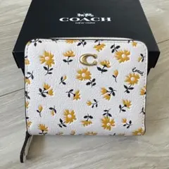 綺麗！COACH コーチ 二つ折り財布 折財布 ホワイト 花柄のサムネイル