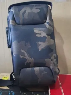 迷彩柄ショルダーバッグ 充電機能 ダイヤルロック付き