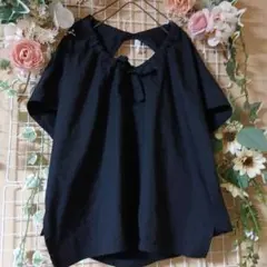 TORRAZZO　DONNA　リボン ブラウス ブラック半袖　背中カットアウトのサムネイル