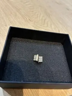 6 クリスタル装飾 四角形スタッドピアス