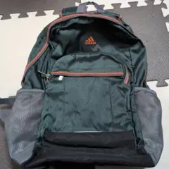 adidas ダークグリーン バックパック